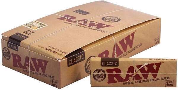 RAW – Classic Rolling Papers – 1 1/4 , BOX – 24 PACKS